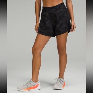 Lululemon Mid-rise Lined Shorts 5” Camo - Size 4